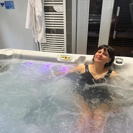 A Aux Etangs Avec Jacuzzi 42 M² *