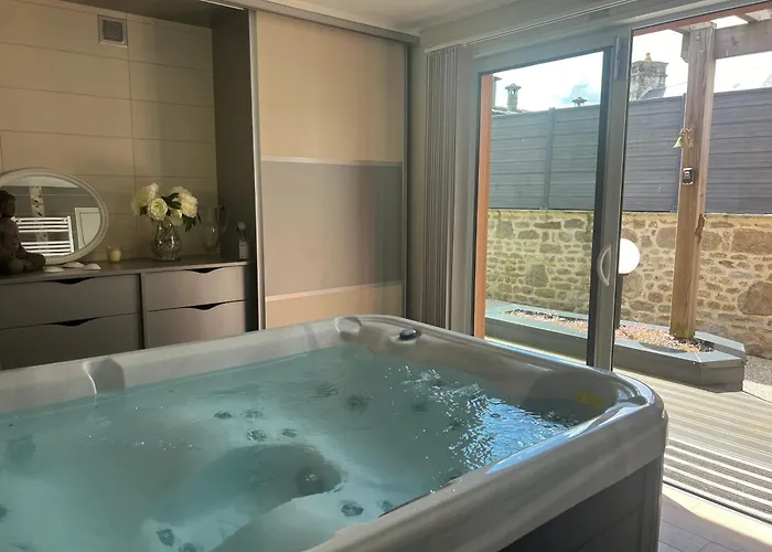 A Avec Jacuzzi - 42 M² Apartment *